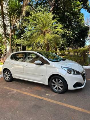 PEUGEOT 208 1.6 GRIFFE 16V FLEX 4P AUTOMÁTICO PEUGEOT 208 1.6 GRIFFE 16V FLEX 4P AUTOMÁTICO